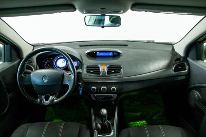 Продажа Renault Fluence I Рестайлинг 1.6 MT (106 л.с.) 2014 Белый в Автодом