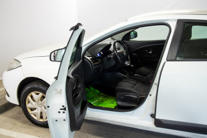 Продажа Renault Fluence I Рестайлинг 1.6 MT (106 л.с.) 2014 Белый в Автодом