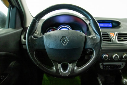 Продажа Renault Fluence I Рестайлинг 1.6 MT (106 л.с.) 2014 Белый в Автодом