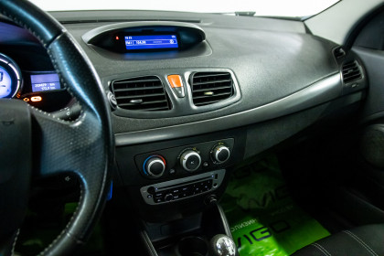 Продажа Renault Fluence I Рестайлинг 1.6 MT (106 л.с.) 2014 Белый в Автодом