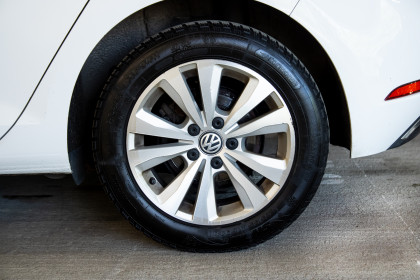 Продажа Volkswagen Golf VII Рестайлинг 1.6 MT (115 л.с.) 2019 Белый в Автодом