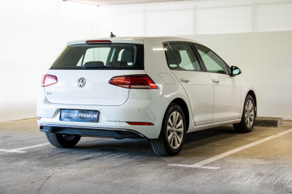 Продажа Volkswagen Golf VII Рестайлинг 1.6 MT (115 л.с.) 2019 Белый в Автодом