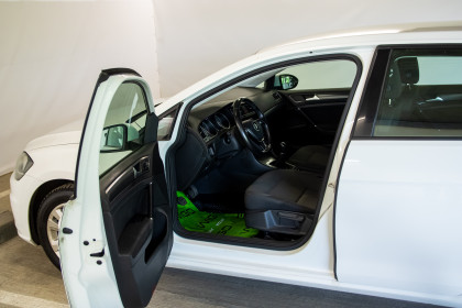Продажа Volkswagen Golf VII Рестайлинг 1.6 MT (115 л.с.) 2019 Белый в Автодом