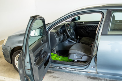 Продажа Volkswagen Jetta V 1.6 MT (102 л.с.) 2007 Серый в Автодом