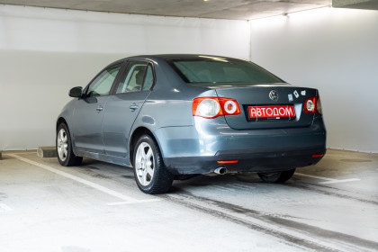 Продажа Volkswagen Jetta V 1.6 MT (102 л.с.) 2007 Серый в Автодом