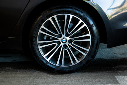 Продажа BMW 5 серии VII (G30/G31) 540i xDrive 3.0 AT (340 л.с.) 2018 Серый в Автодом