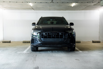 Продажа Audi Q8 I (4M) 55 TFSI 3.0 AT (340 л.с.) 2021 Черный в Автодом