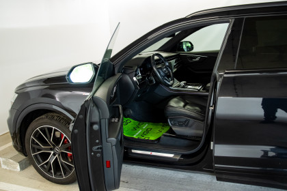Продажа Audi Q8 I (4M) 55 TFSI 3.0 AT (340 л.с.) 2021 Черный в Автодом