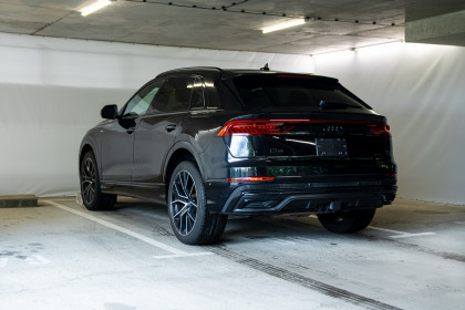 Продажа Audi Q8 I (4M) 55 TFSI 3.0 AT (340 л.с.) 2021 Черный в Автодом