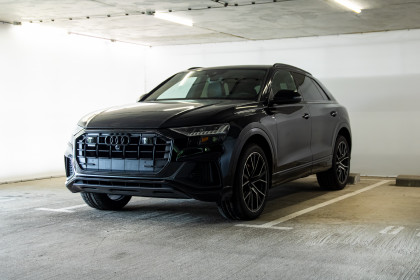 Продажа Audi Q8 I (4M) 55 TFSI 3.0 AT (340 л.с.) 2021 Черный в Автодом