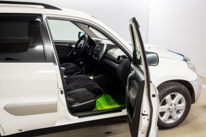Продажа Toyota RAV4 II (XA20) Рестайлинг 2.0 MT (116 л.с.) 2005 Белый в Автодом
