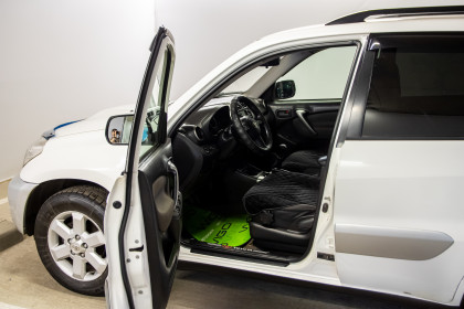 Продажа Toyota RAV4 II (XA20) Рестайлинг 2.0 MT (116 л.с.) 2005 Белый в Автодом