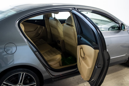 Продажа Volkswagen Passat B6 2.0 MT (140 л.с.) 2005 Серый в Автодом