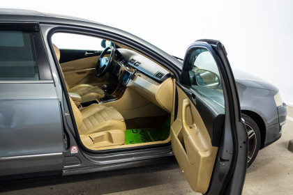 Продажа Volkswagen Passat B6 2.0 MT (140 л.с.) 2005 Серый в Автодом