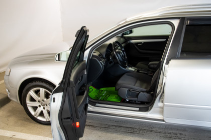 Продажа Audi A4 III (B7) 2.0 CVT (170 л.с.) 2006 Серебристый в Автодом