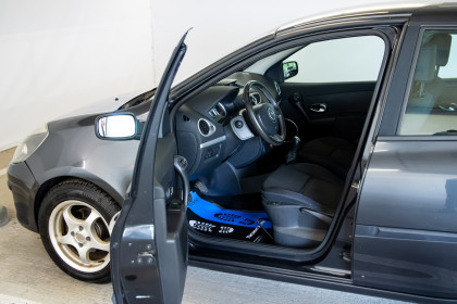 Продажа Renault Clio III 1.6 MT (88 л.с.) 2006 Серый в Автодом