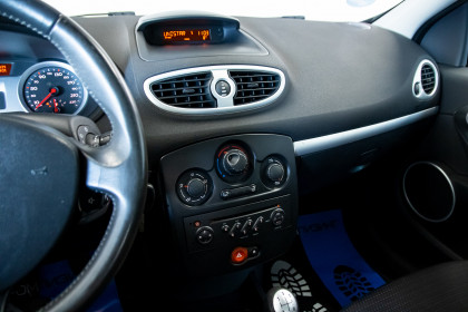Продажа Renault Clio III 1.6 MT (88 л.с.) 2006 Серый в Автодом