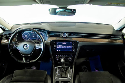 Продажа Volkswagen Passat B8 DSG6 2.0 AMT (190 л.с.) 2018 Черный в Автодом