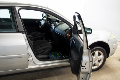 Продажа Renault Megane II Рестайлинг 1.6 MT (115 л.с.) 2008 Серебристый в Автодом