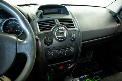 Продажа Renault Megane II Рестайлинг 1.6 MT (115 л.с.) 2008 Серебристый в Автодом