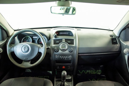 Продажа Renault Megane II Рестайлинг 1.6 MT (115 л.с.) 2008 Серебристый в Автодом