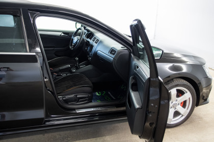 Продажа Volkswagen Jetta VI Рестайлинг 1.4 MT (150 л.с.) 2017 Черный в Автодом