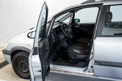 Продажа Opel Zafira A 2.0 MT (101 л.с.) 2002 Серебристый в Автодом