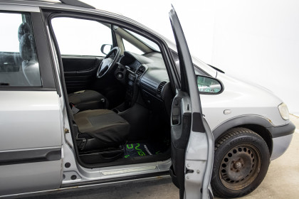 Продажа Opel Zafira A 2.0 MT (101 л.с.) 2002 Серебристый в Автодом