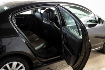 Продажа Volkswagen Passat B7 1.8 AMT (152 л.с.) 2011 Черный в Автодом