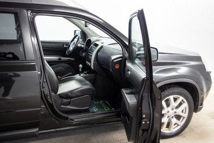 Продажа Nissan X-Trail II Рестайлинг 2.0 CVT (141 л.с.) 2014 Черный в Автодом