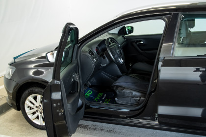 Продажа Volkswagen Polo V 1.6 MT (105 л.с.) 2013 Черный в Автодом