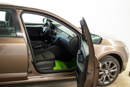Продажа Skoda Octavia III (A7) Рестайлинг 1.6 MT (110 л.с.) 2017 Коричневый в Автодом