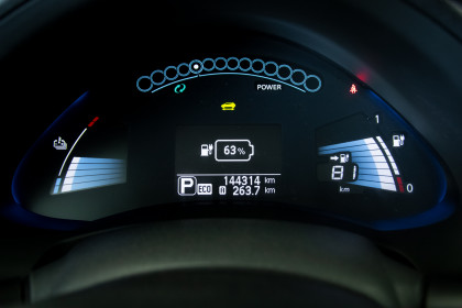 Продажа Nissan Leaf I (ZE0/AZE0) 30kWh 0.0 AT (109 л.с.) 2017 Серый в Автодом