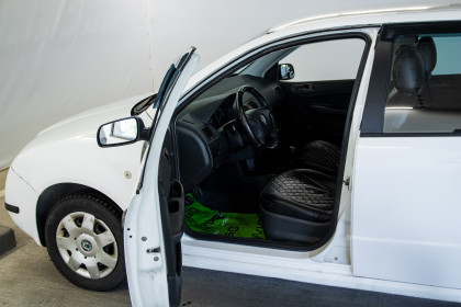 Продажа Skoda Fabia I Рестайлинг 1.2 MT (64 л.с.) 2007 Белый в Автодом