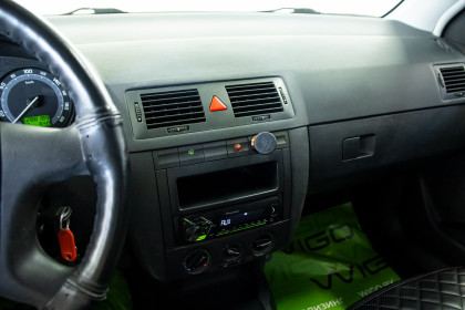 Продажа Skoda Fabia I Рестайлинг 1.2 MT (64 л.с.) 2007 Белый в Автодом