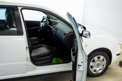 Продажа Skoda Fabia I Рестайлинг 1.2 MT (64 л.с.) 2007 Белый в Автодом