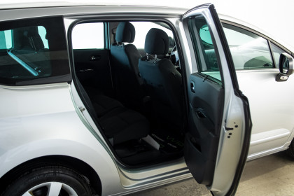 Продажа Peugeot 5008 I Рестайлинг 1.6 MT (120 л.с.) 2016 Серебристый в Автодом