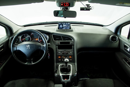 Продажа Peugeot 5008 I Рестайлинг 1.6 MT (120 л.с.) 2016 Серебристый в Автодом