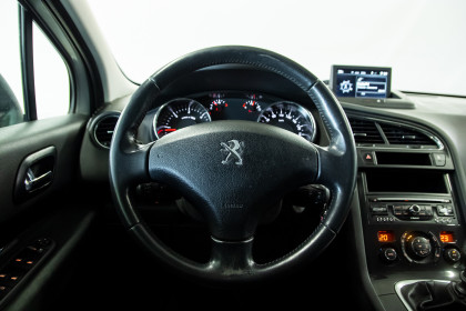 Продажа Peugeot 5008 I Рестайлинг 1.6 MT (120 л.с.) 2016 Серебристый в Автодом