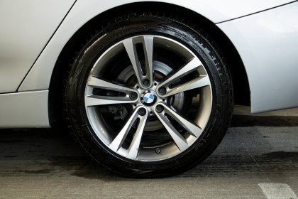 Продажа BMW 3 серии VI (F3x) Рестайлинг 330i xDrive 2.0 AT (252 л.с.) 2016 Серебристый в Автодом