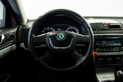 Продажа Skoda Octavia II (A5) Рестайлинг 1.4 MT (122 л.с.) 2011 Серебристый в Автодом