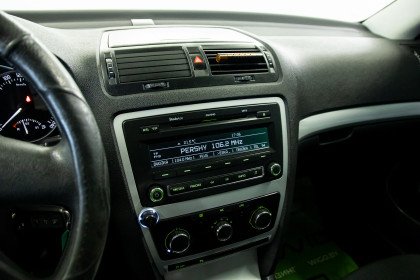 Продажа Skoda Octavia II (A5) Рестайлинг 1.4 MT (122 л.с.) 2011 Серебристый в Автодом