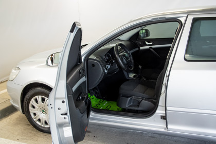 Продажа Skoda Octavia II (A5) Рестайлинг 1.4 MT (122 л.с.) 2011 Серебристый в Автодом
