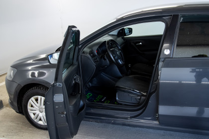 Продажа Volkswagen Polo V 1.6 MT (105 л.с.) 2013 Серый в Автодом