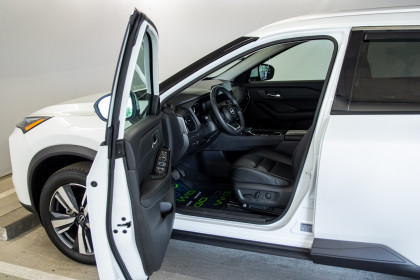 Продажа Nissan Rogue III Рестайлинг 1.5 CVT (204 л.с.) 2024 Белый в Автодом