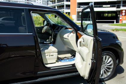 Продажа Infiniti QX80 I Рестайлинг 5.6 AT (405 л.с.) 2016 Бордовый в Автодом