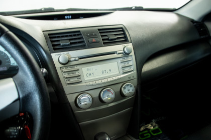 Продажа Toyota Camry VI (XV40) Рестайлинг 2.5 AT (179 л.с.) 2009 Серый в Автодом