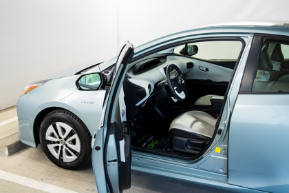 Продажа Toyota Prius IV (XW50) 1.8 AT (98 л.с.) 2018 Синий в Автодом