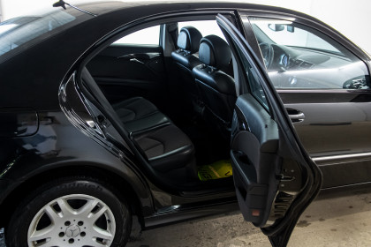 Продажа Mercedes-Benz E-Класс III (W211, S211) 200 1.8 MT (163 л.с.) 2005 Черный в Автодом