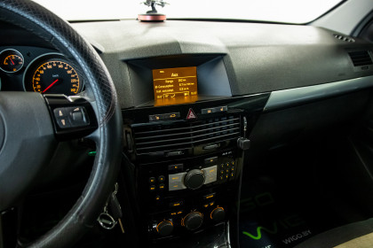 Продажа Opel Astra H Рестайлинг 1.8 MT (140 л.с.) 2008 Серебристый в Автодом